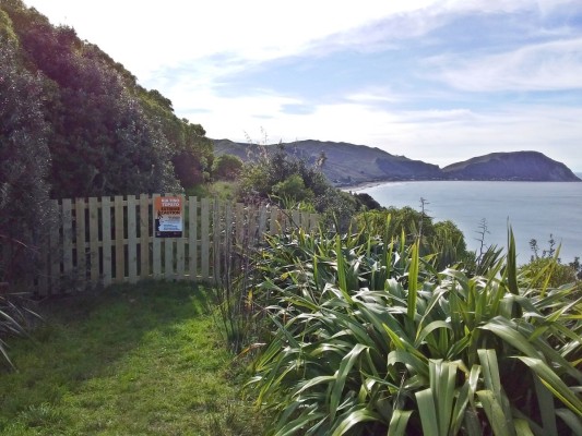 Access to steps is closed on the northern side.